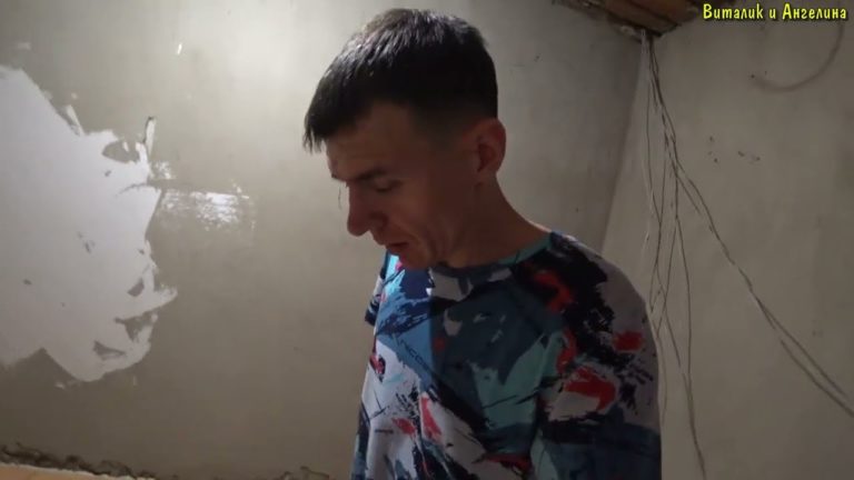 Виталик и Ангелина: привезли песок с отсевом / продолжаю ремонт / делаю теплый пол для собак / утеплил пол / влог
