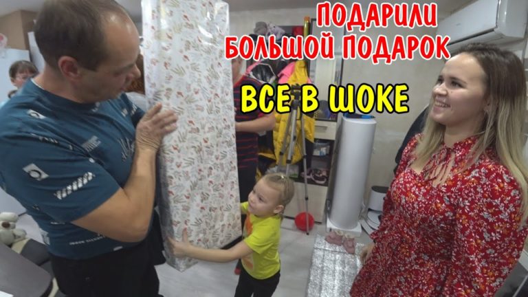 Виталик и Ангелина: ПОДАРИЛИ КУМУ БОЛЬШОЙ ПОДАРОК НА ДЕНЬ РОЖДЕНИЯ / ЗАСТОЛЬЕ ПО ДЕРЕВЕНСКИ / ЗАПУСТИЛИ БОЛЬШОЙ САЛЮТ
