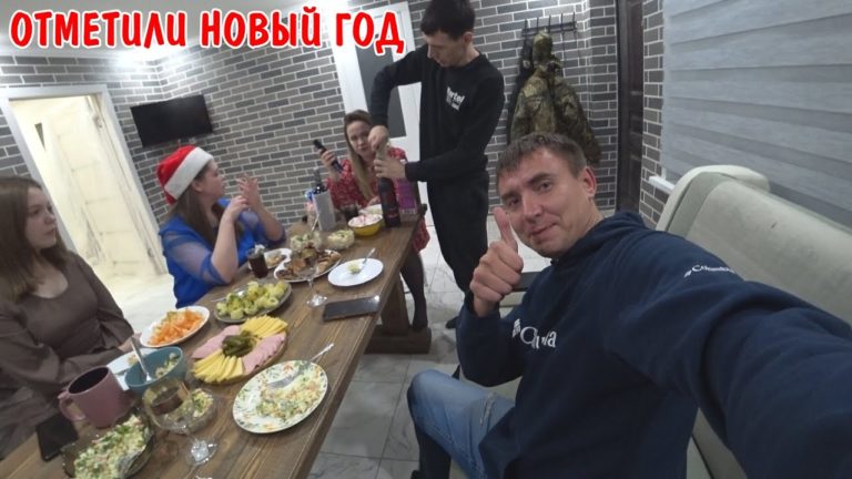 Виталик и Ангелина: МЫ ОТМЕТИЛИ НОВЫЙ ГОД / ПРИЕХАЛИ ДРУЗЬЯ / КУПИЛИ ПРОДУКТОВ НАКРЫЛИ НА СТОЛ / ДЕРЕВЕНСКИЙ ВЛОГ